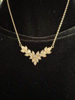 Avon Gold Floral Crystal V-Shape Necklace Set